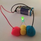 Bild19a Stromkreis aus Knete1