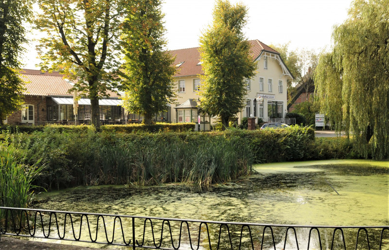 36.1 hoisdorf platz DSC 4686 Dorfteich mit Landhaus verkleinert